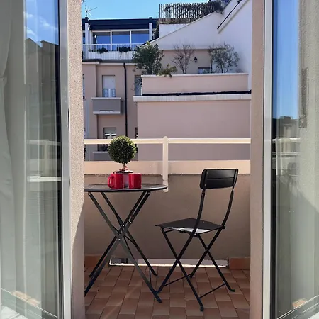Lägenhet Bright With Balcony In Corso Xxii Marzo