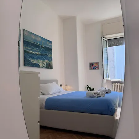 Bright With Balcony In Corso Xxii Marzo דירה